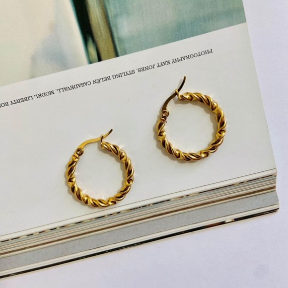 Beautiful Pair of High Quality Gold Plated French Hoop Earrings - Picture 1 of 2